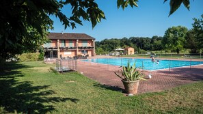 Seasonal outdoor pool - Agriturismo Borgo del Mincio (Volta Mantovana)