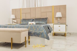 In-room safe, iron/ironing board, WiFi, bed sheets