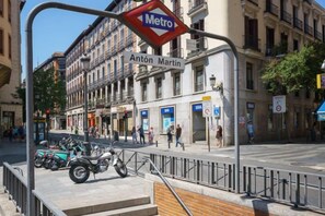 Unclassified image, 3 of 20, button - Heart of Madrid III Museums Theatres Sights (Madrid)