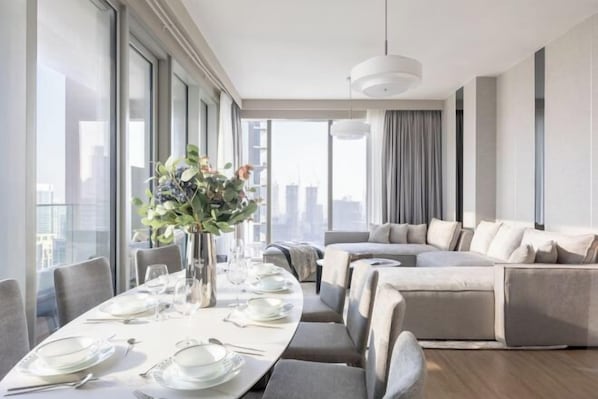 Cots/infant beds - Luxury 4BR Prime Downtown Stay (Dubai)