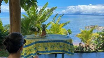 Habitación Deluxe con 1 cama matrimonial o 2 individuales, aire acondicionado, vista al océano | Wifi gratis