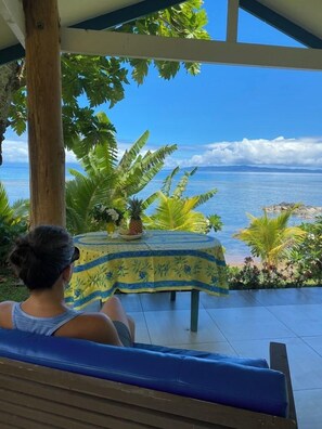 Habitación Deluxe con 1 cama matrimonial o 2 individuales, aire acondicionado, vista al océano | Wifi gratis 