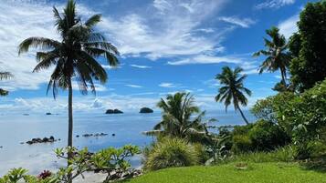 Vista frontal de la propiedad