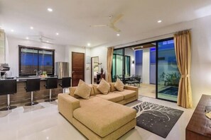 Room - Perfect Pool Villa with Jacuzzi Three Bedrooms Villa No.5 (Phuket)
