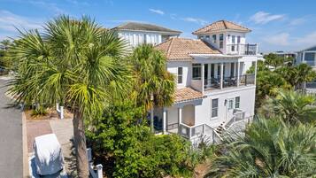 المنشأة من الخارج