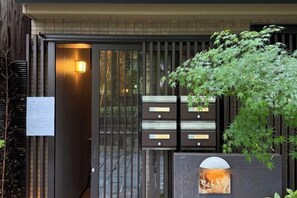 Unclassified image, 2 of 20, button - Yasen (Kyoto)