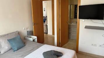 2 slaapkamers, een kluis op de kamer, een strijkplank/strijkijzer