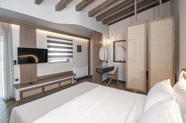 Deluxe Studio, Balcony, Vineyard View | Soundproofing, iron/ironing board, free WiFi