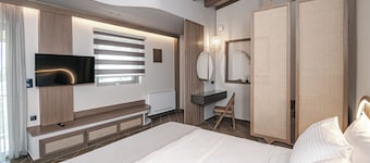 Terra Hélios Suites & Studios
