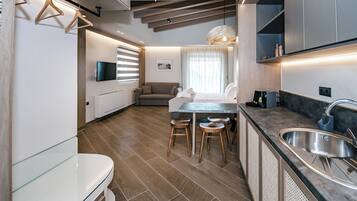 Deluxe-Studio, Balkon, Meerblick | Schallisolierte Zimmer, Bügeleisen/Bügelbrett, kostenlose Babybetten