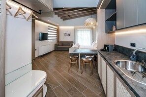 Estudio Deluxe, balcón, vista al mar | Insonorización, tabla de planchar con plancha y cunas gratuitas 