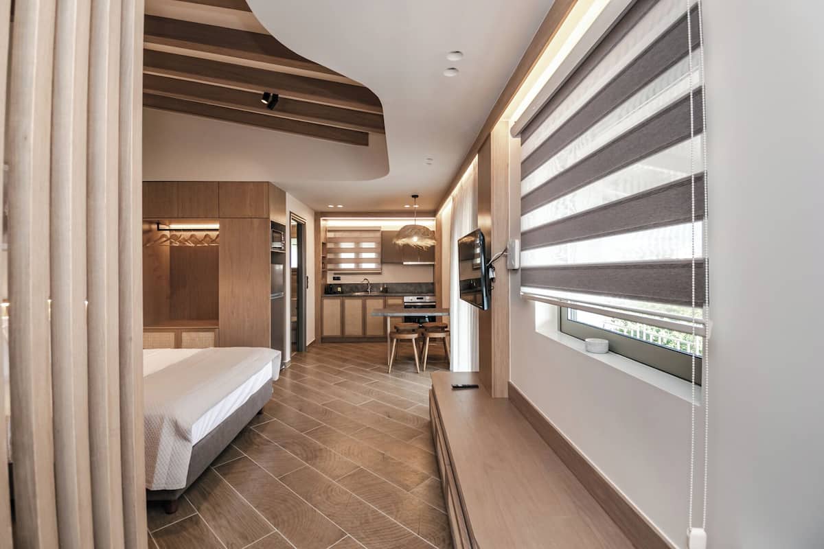 Deluxe Studio, Balcony, Vineyard View | Soundproofing, iron/ironing board, free WiFi