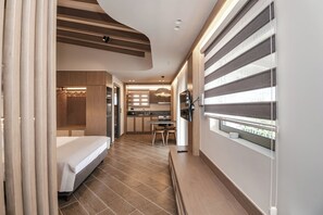 Deluxe Studio, Balcony, Vineyard View | Soundproofing, iron/ironing board, free WiFi