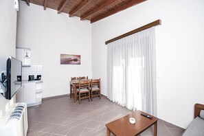 Apartment, Balcony, Sea View | Living area