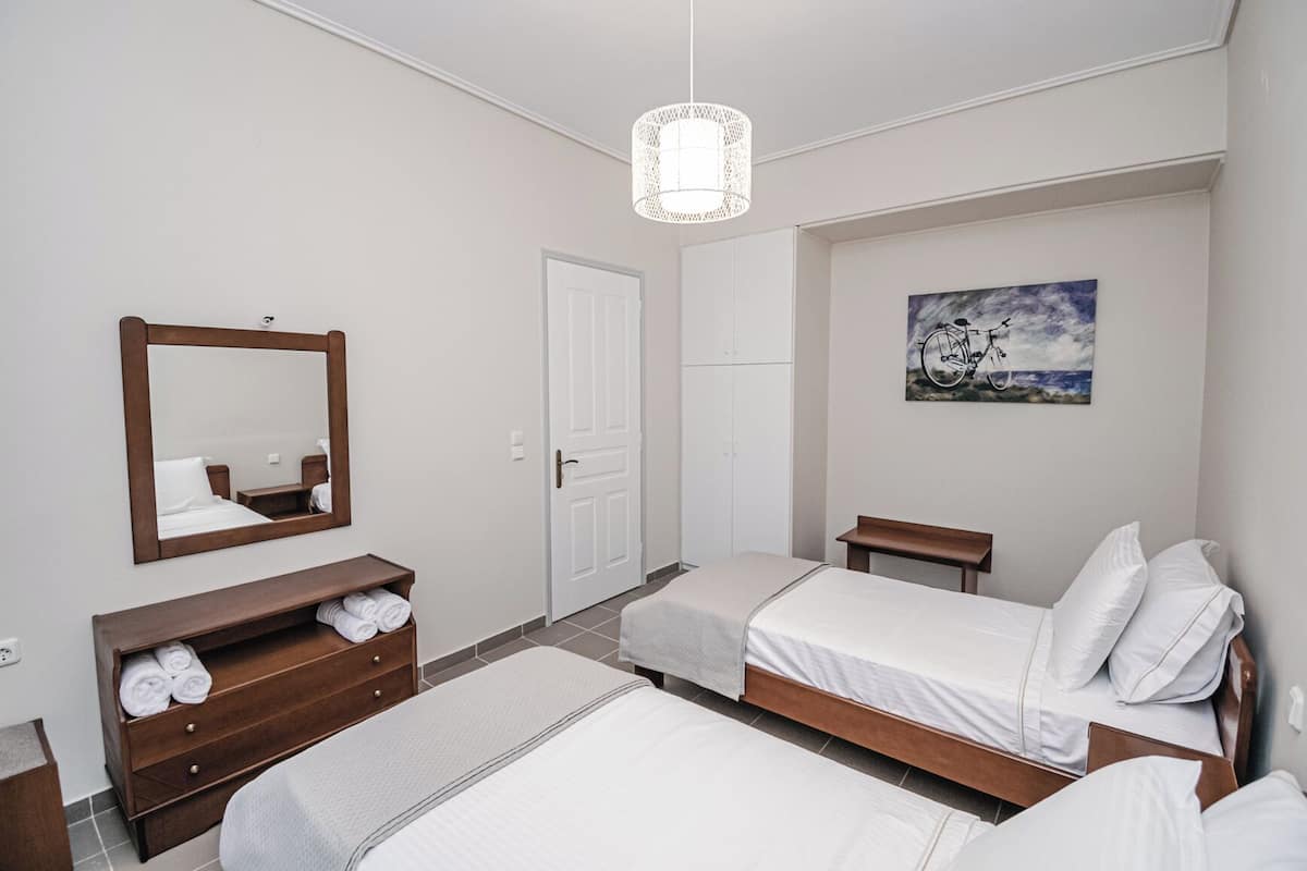 Apartment, Vineyard View | Soundproofing, iron/ironing board (on request), cribs (free)