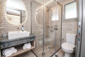 Deluxe Studio, Balcony, Vineyard View | Bathroom