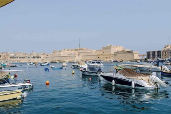 View from property - Superb medieval house sea views (Senglea)