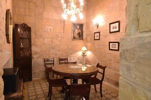 Dining - Superb medieval house sea views (Senglea)