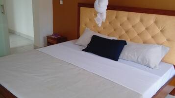 4 Schlafzimmer, Bügeleisen/Bügelbrett, WLAN, Bettwäsche