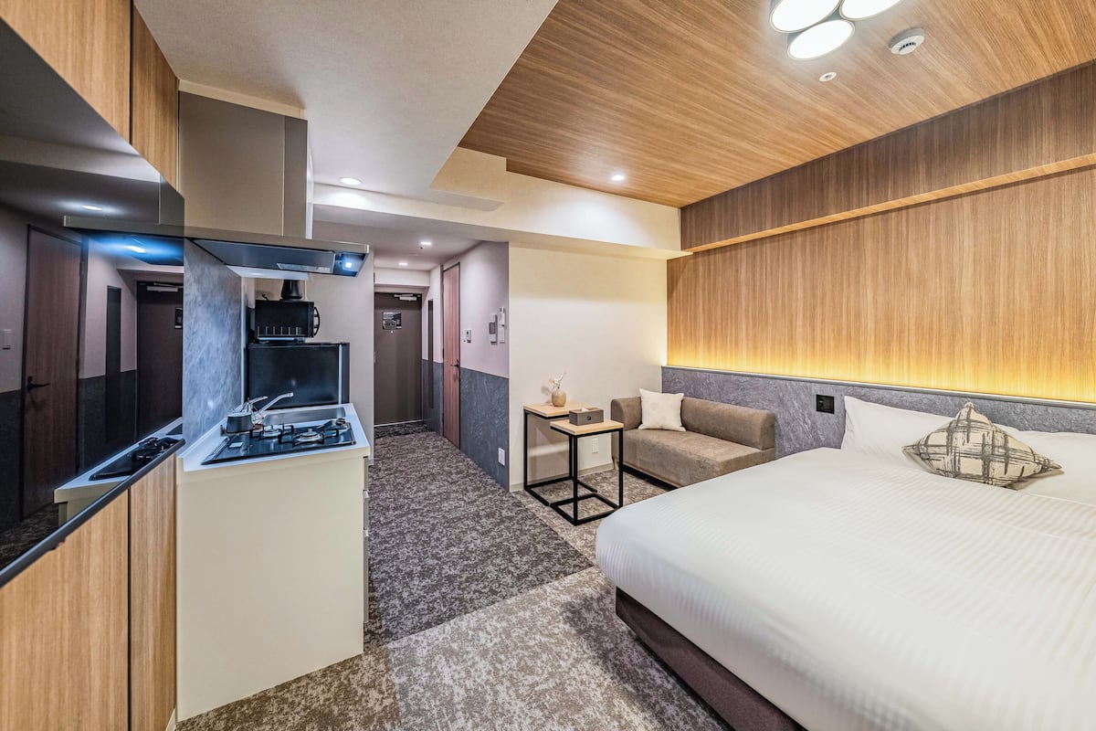 Habitación estándar, 1 cama Queen size, para no fumadores | Cortinas blackout, wifi gratis y ropa de cama