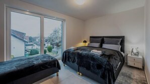 Tempat tidur bayi