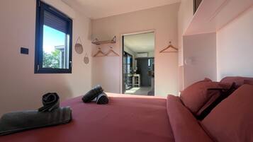 1 多间卧室、上网接入、床单