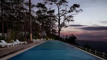 Kolam renang terbuka