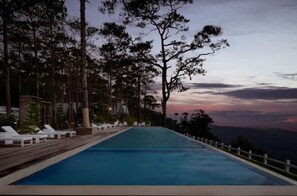 Kolam renang terbuka