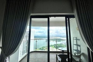 Room - Modern Seaview Country Garden Danga Bay near CIQ 3B3B (Johor Bahru)