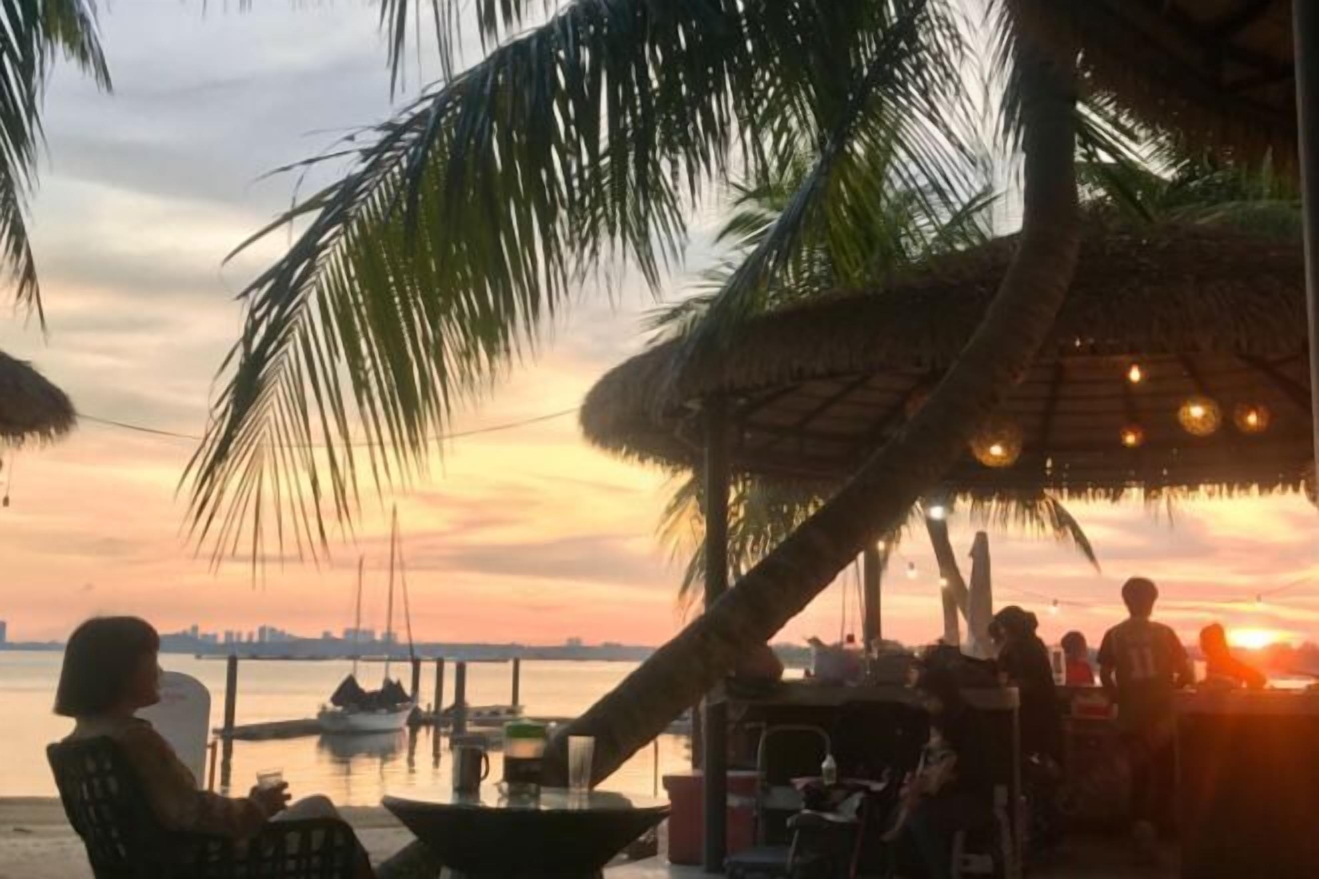 รับประทานอาหารกลางแจ้ง