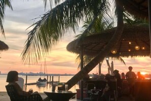 รับประทานอาหารกลางแจ้ง