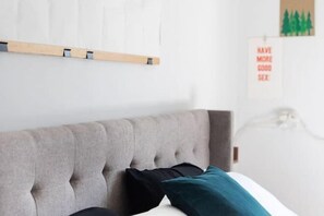 Iron/ironing board - Artistic 2BR Apt w Balcony in Florentin Center (Tel Aviv)