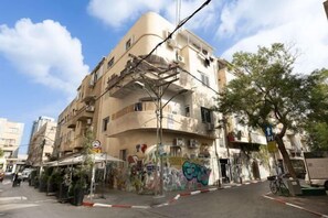 Exterior - Artistic 2BR Apt w Balcony in Florentin Center (Tel Aviv)