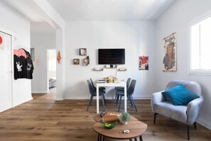 Room - Artistic 2BR Apt w Balcony in Florentin Center (Tel Aviv)