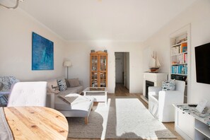 تلفزيون، مدفأة، تنس طاولة