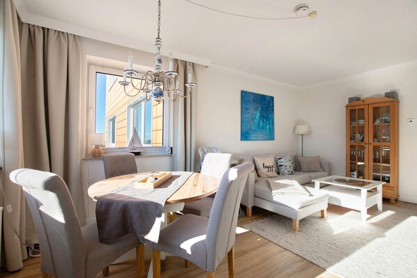 تلفزيون، مدفأة، تنس طاولة