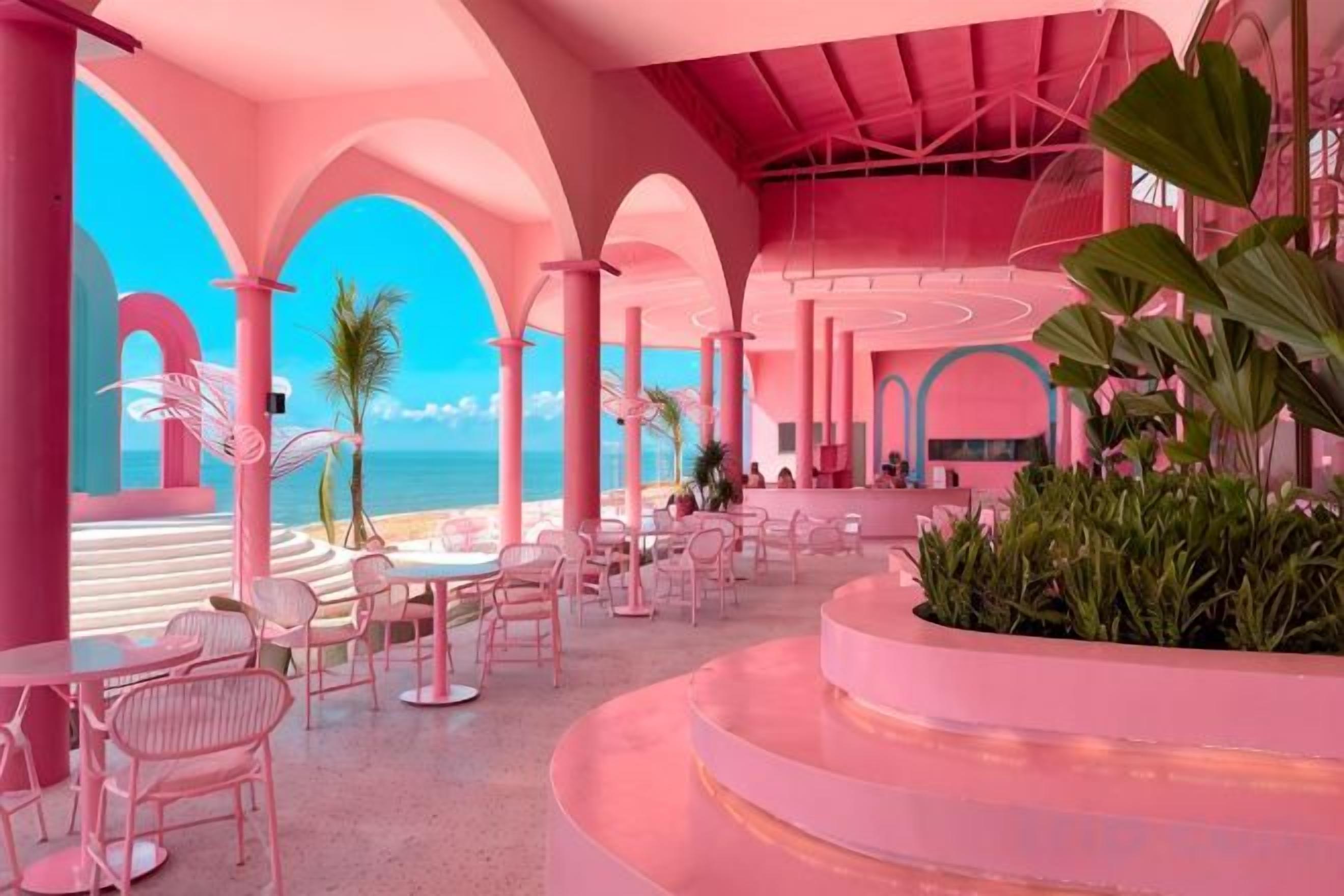 Un área de estar al aire libre decorada en tonos rosados, con mesas y sillas, rodeada de arcos y plantas.