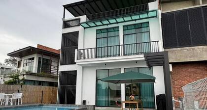 Oceanfront- Laman Green Villa, Port Dickson