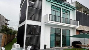 A modern two-story house with a swimming pool, outdoor seating, and a covered patio area. - Oceanfront- Laman Green Villa, Port Dickson (Port Dickson)