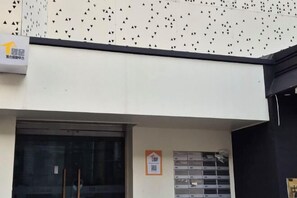 المنشأة من الخارج