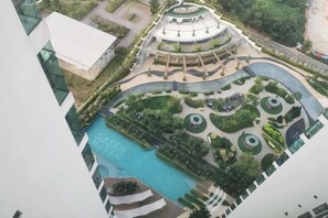 Outdoor pool - Private Lift 5star Home Seaview Permas / Senibong Cove / Mid Valley Johor (Masai)