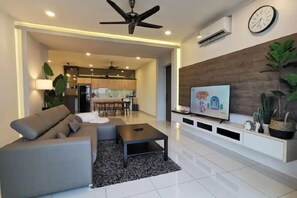 Room - Private Lift 5star Home Seaview Permas / Senibong Cove / Mid Valley Johor (Masai)
