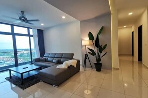 Room - Private Lift 5star Home Seaview Permas / Senibong Cove / Mid Valley Johor (Masai)