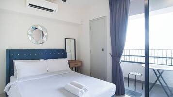 Deluxe-paritalo, parveke, kaupunkinäköala | Silitysrauta/-lauta, ilmainen Wi-Fi