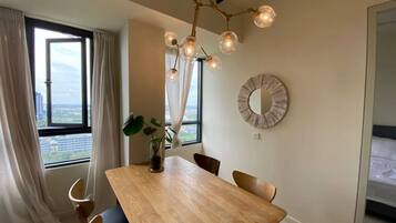 Comfort Apartment, City View | Living area