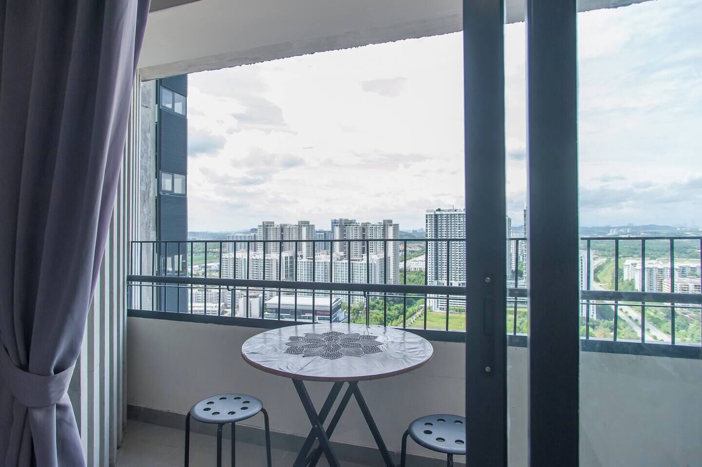 Duplex Deluxe - balkong - utsikt mot staden | Terrass/Patio