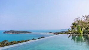 A clear view of a private infinity pool overlooking a coastal landscape with a distant island and lush greenery. - Turquoise Villa 2 GYM and KIDS ROOM (Koh Samui)