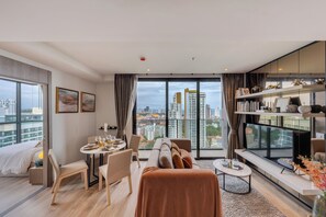Living room - Best Sea View Amazing 2 Bed Room-mesmerizing Views (Pattaya)