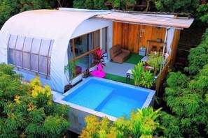 สระว่ายน้ำ