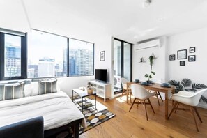 Room - Spacious Southern Cross Stay, Cozy & Central Home (Melbourne)